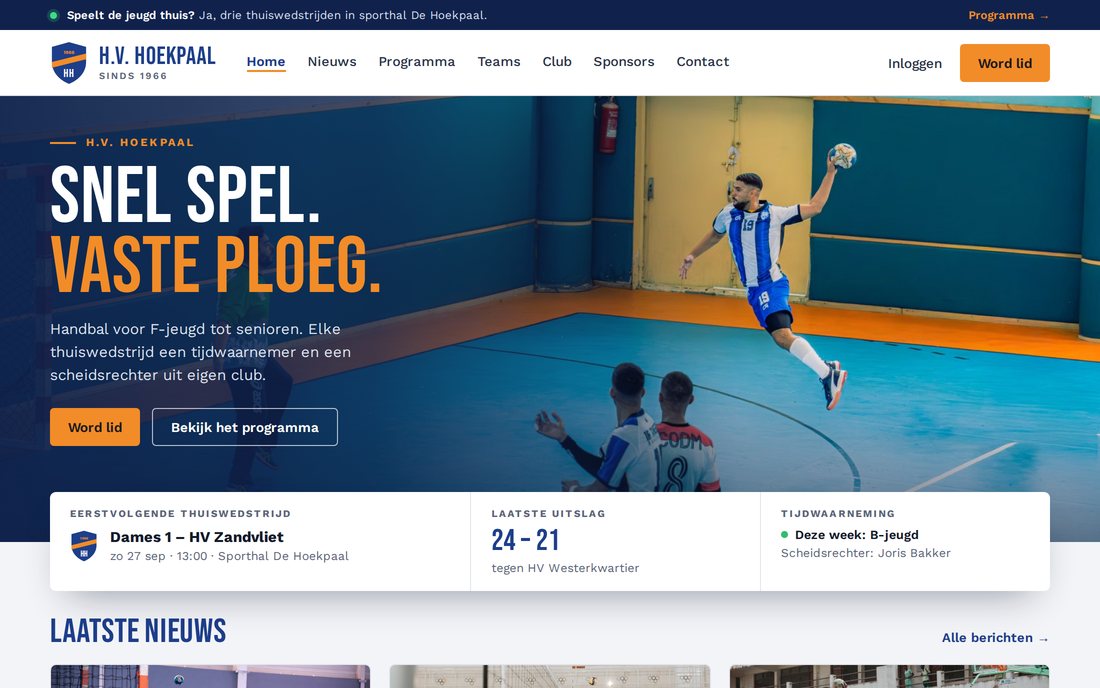 Website van H.V. Hoekpaal, een handbalvereniging: de homepage met een fotohero, het programma en de laatste uitslag, in de kleuren van de club — gemaakt met de websitebouwer