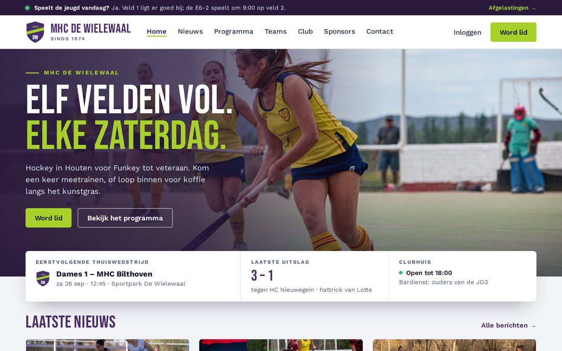 Website van MHC De Wielewaal, een hockeyclub: de homepage met een fotohero, het programma en de laatste uitslag, in de kleuren van de club — gemaakt met de websitebouwer