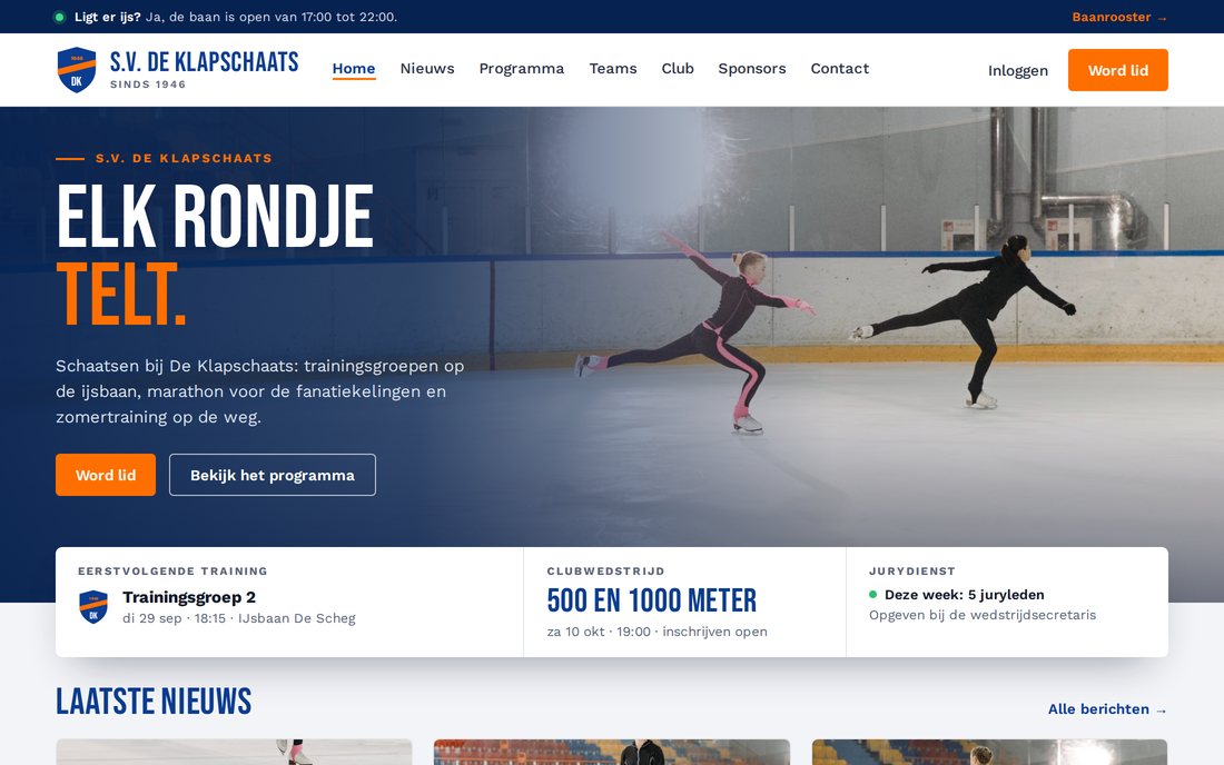 Website van S.V. De Klapschaats, een schaatsvereniging: de homepage met een fotohero, het programma en de laatste uitslag, in de kleuren van de club — gemaakt met de websitebouwer