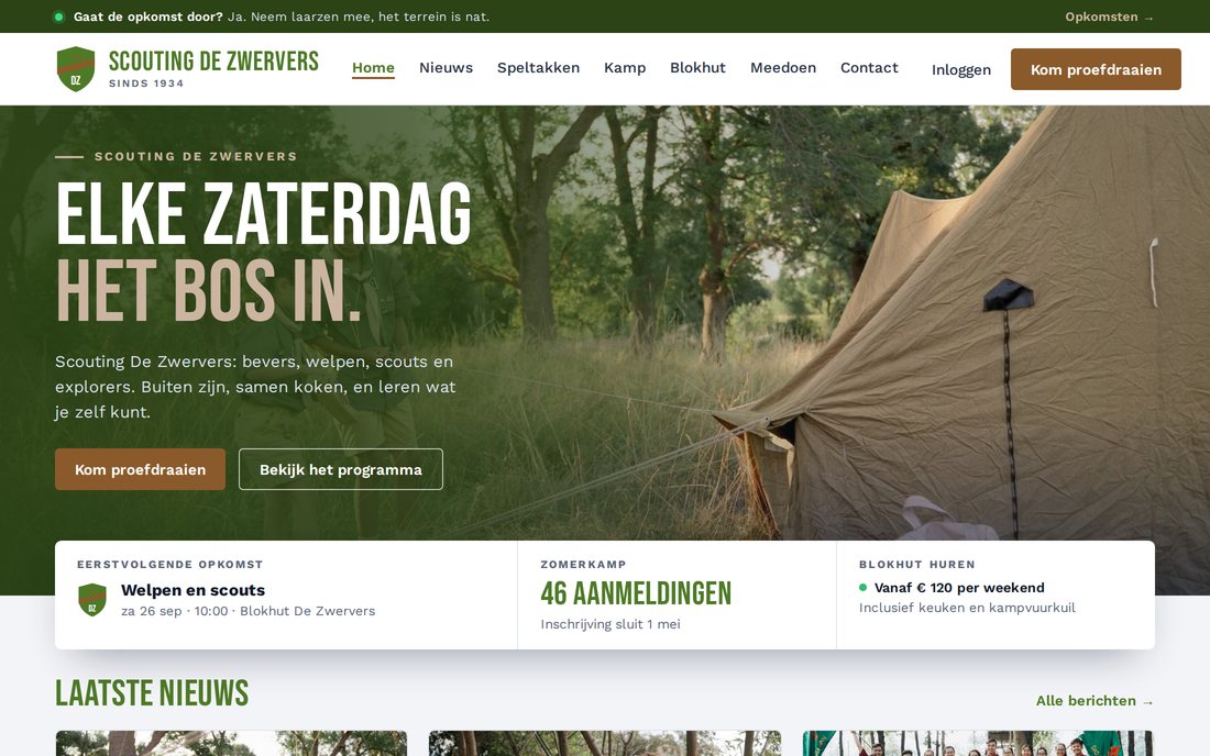 Website van Scouting De Zwervers, een scoutinggroep: de homepage met een fotohero, de agenda en de eerstvolgende activiteit, in de kleuren van de club — gemaakt met de websitebouwer